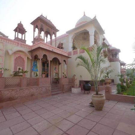 Hotel Suroth Mahal Luharu Экстерьер фото