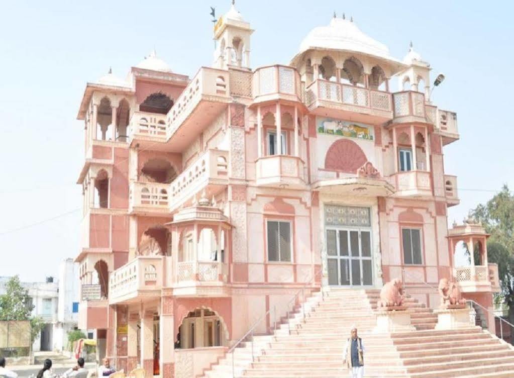 Hotel Suroth Mahal Luharu Экстерьер фото