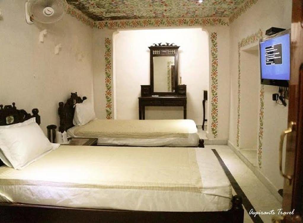 Hotel Suroth Mahal Luharu Экстерьер фото